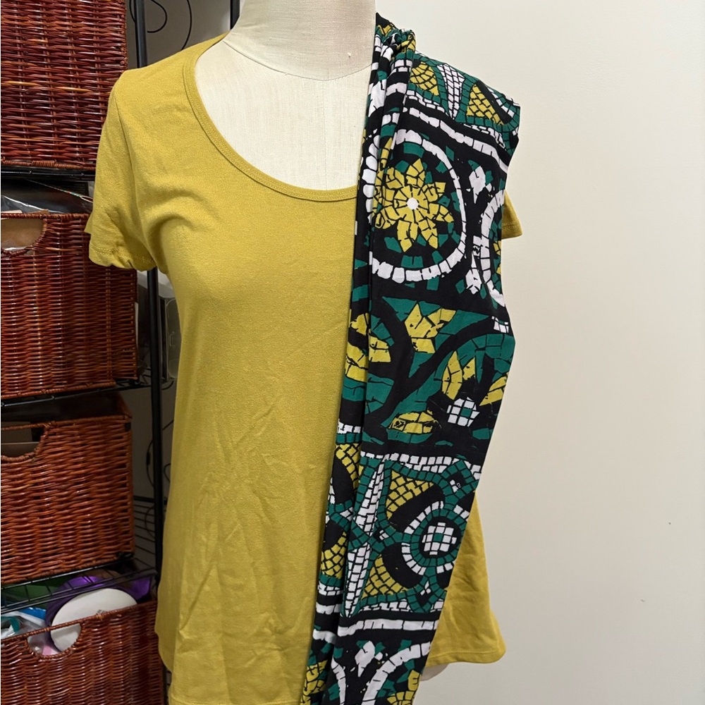 LuLaRoe Black and Green Mosaic leggings outfit OS